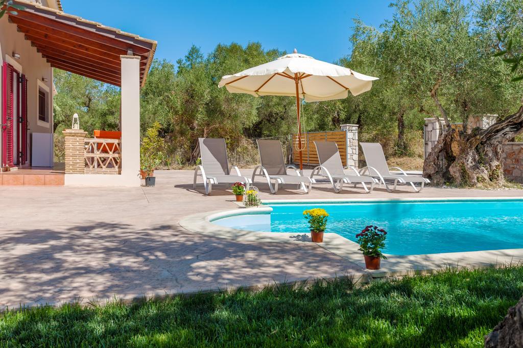 Evalexia Villa - Luxury Villa With Private Pool Near Laganas Perfect For Groups By Villa Mana Gers Kalamákion Exteriér fotografie